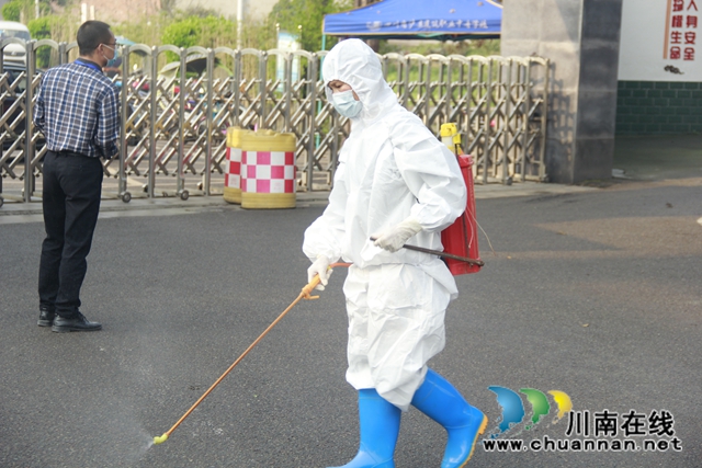 泸县建校开学复课准备工作接受县级评估检查(图6)