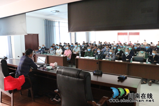 泸州市科协到泸县潮河镇开展高粱种植技术培训(图2)