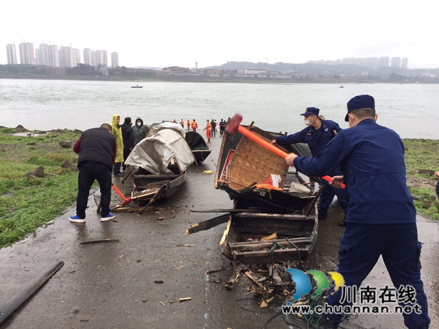 龙马潭区小市街道联合执法清理拆除“三无船舶”(图4)