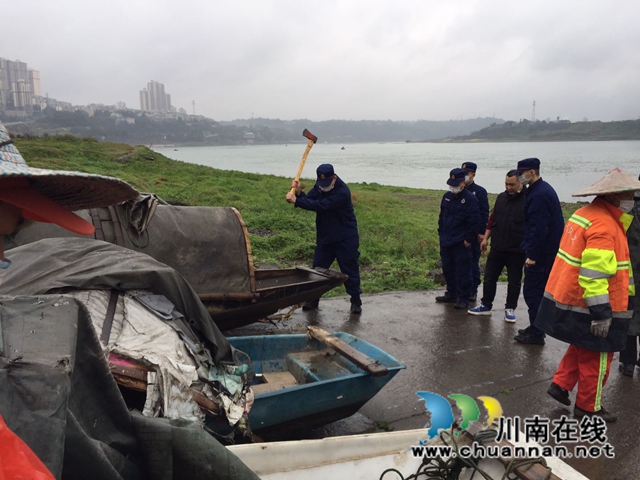 龙马潭区小市街道联合执法清理拆除“三无船舶”(图3)