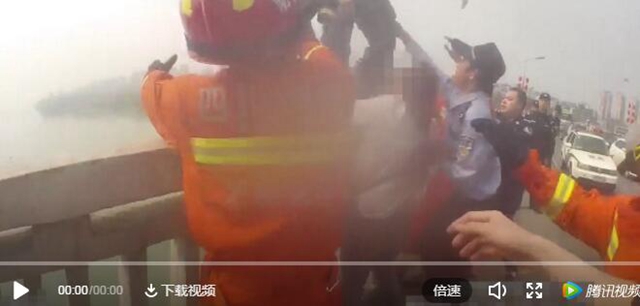 泸州长江大桥跳桥男子获救，已被依法行政处罚！(图2)