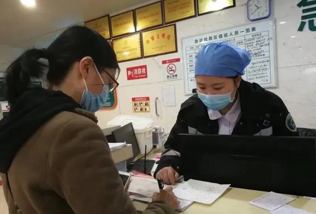 失去亲人，他们竟然对医护人员做了······(图2)