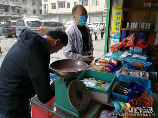 泸县农业农村局执法大队到百和镇督查农业农资安全工作(图1)