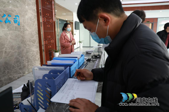 龙马潭区：主动作为 不让疫情误就业(图1)