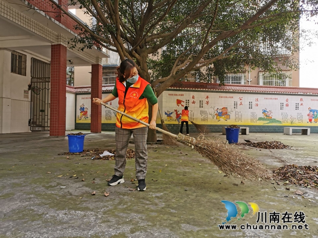 泸县得胜小学党支部开展“我爱我校 党员先行”卫生大扫除活动(图1)