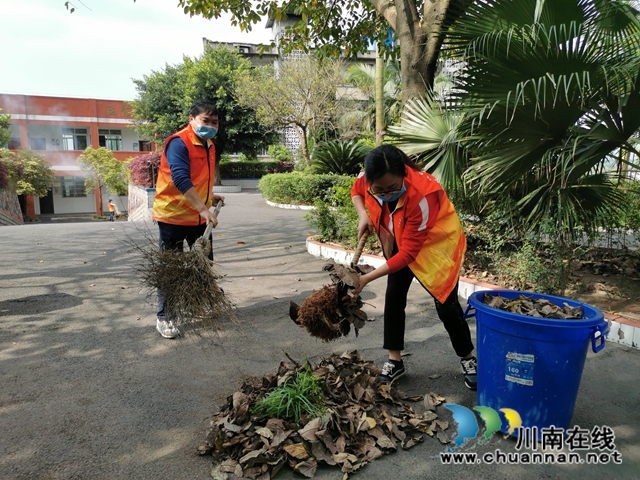 泸县得胜小学党支部开展“我爱我校 党员先行”卫生大扫除活动(图2)