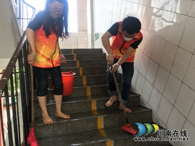 泸县得胜小学党支部开展“我爱我校 党员先行”卫生大扫除活动(图5)