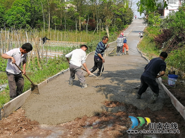 江阳区华阳街道西岸村：筹资投劳修公路 党建引领奔小康(图1)