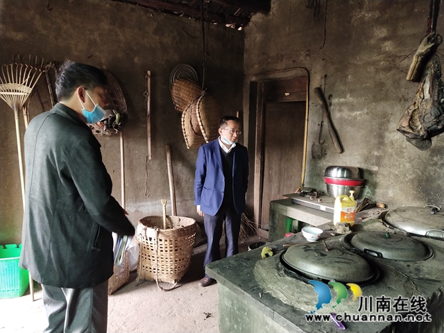 泸县政协副主席郑尚贵到百和镇开展脱贫攻坚工作(图1)