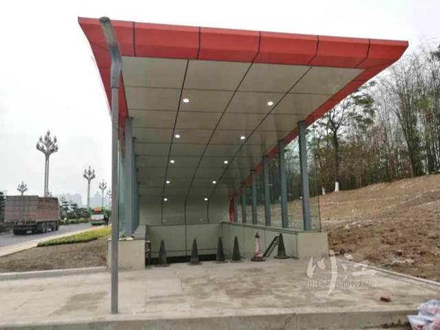 泸州职业技术学院人行地通已达通行条件，计划于下月竣工