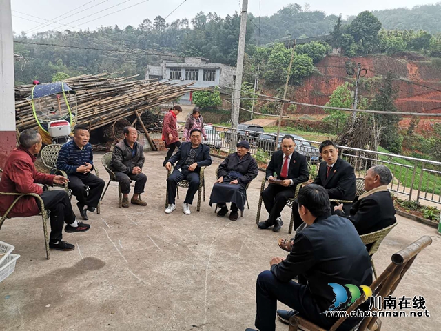 纳溪区法院:乡间“院坝会” 零距离助力春耕(图2) 纳溪区法院:乡间“院坝会” 零距离助力春耕(图2)