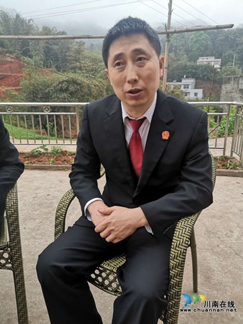 纳溪区法院:乡间“院坝会” 零距离助力春耕(图5) 纳溪区法院:乡间“院坝会” 零距离助力春耕(图5)