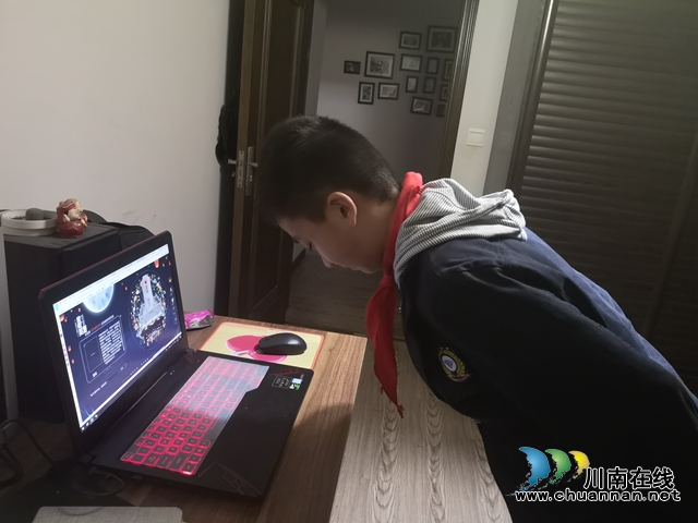 泸州十八中举行2020年清明节中国道路宣传教育活动(图1) 泸州十八中举行2020年清明节中国道路宣传教育活动(图1)