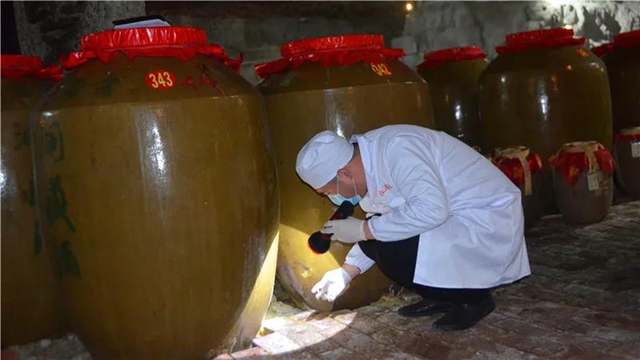 惊！记者发现内江一山洞竟藏了800余吨白酒，还有……(图2)