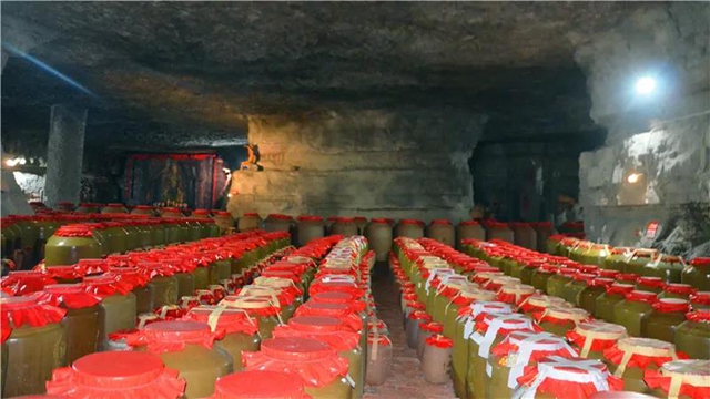 惊！记者发现内江一山洞竟藏了800余吨白酒，还有……(图3)