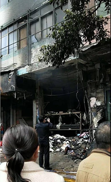突发！珙县巡场一棉絮加工店突发大火，现场浓烟滚滚！(图6)