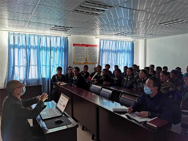 【脱贫攻坚】西南医大附院:送健康送温暖,还送去了一趟精心准备的课!(图1) 【脱贫攻坚】西南医大附院:送健康送温暖,还送去了一趟精心准备的课!(图1)