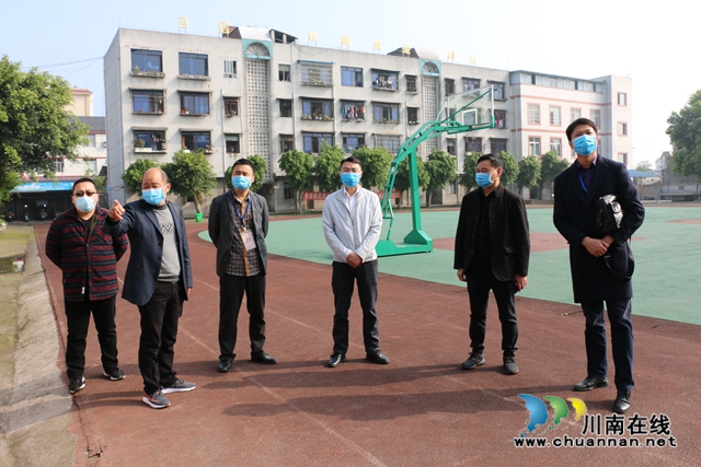 泸县潮河镇开展学校复课安全检查(图1)