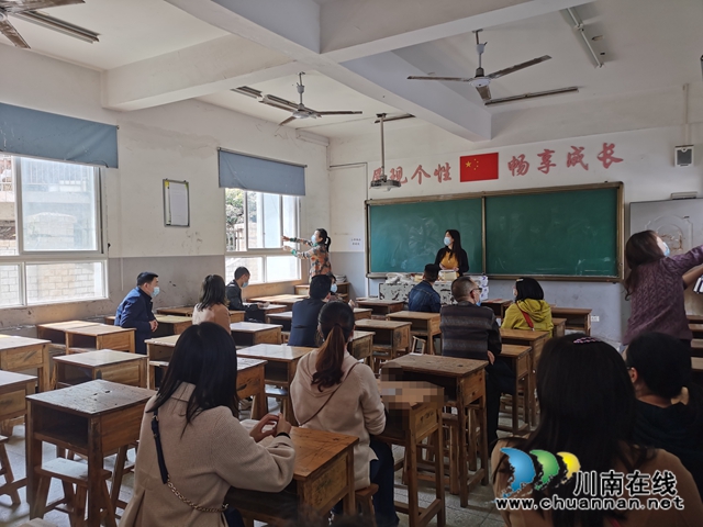 合江县荔江镇中心校开展疫情卫生防控演练(图3) 合江县荔江镇中心校开展疫情卫生防控演练(图3)