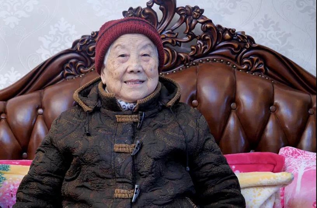 【风雨70载·忠山力量】那会儿没有救护车，医护人员用什么转运病人？(图2)