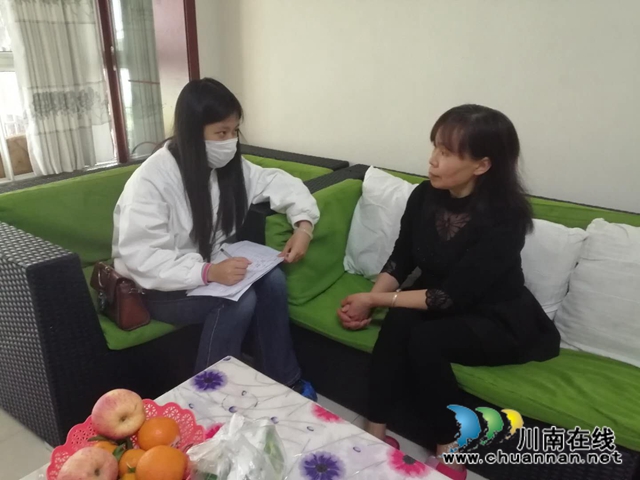 江阳区华阳街道深入城乡一体化住户家中指导记账工作(图1)