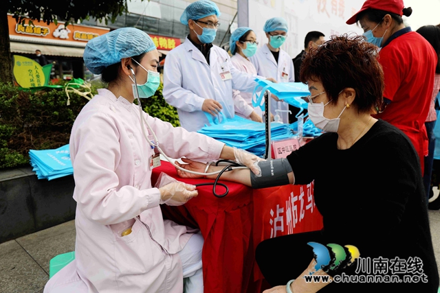 龙马潭区开展“第32个爱国卫生月”集中宣传活动(图1)