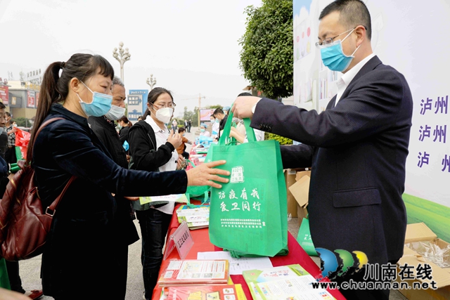 龙马潭区开展“第32个爱国卫生月”集中宣传活动(图2)