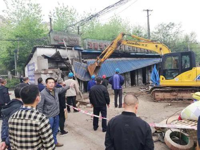 泸州长江大桥下的1200平方米违建拆了！