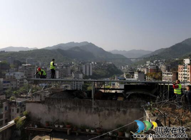 古蔺县综合行政执法局：快速出击 铁腕拆除违法建设(图1)