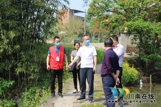 泸县玉蟾街道开展河长制整治工作(图1)
