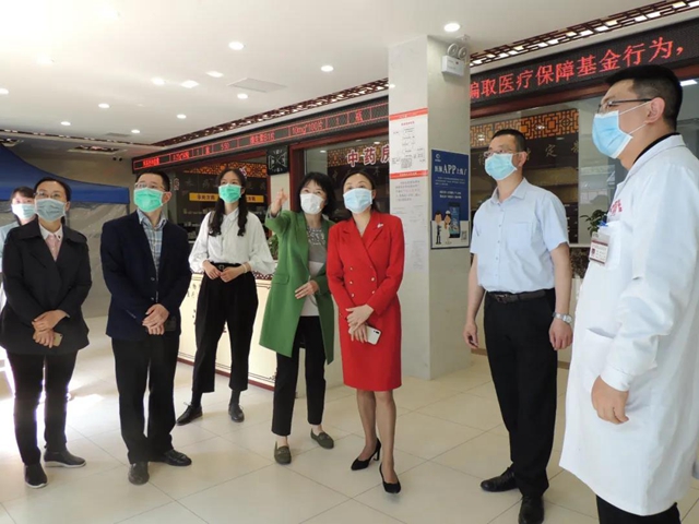 泸州市卫健委主任涂曲平调研民营中医医疗机构发展(图2)