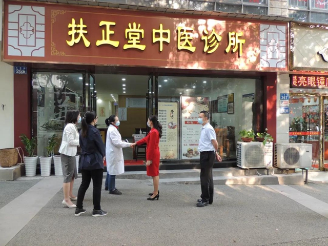 泸州市卫健委主任涂曲平调研民营中医医疗机构发展(图4)