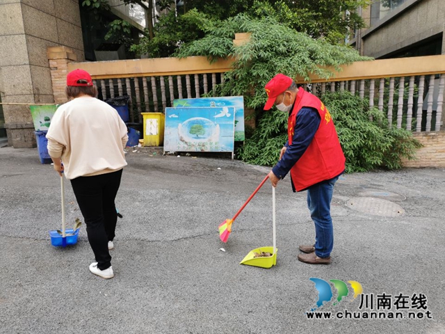 江阳区茜草街道沙坪社区开展爱国卫生月环境整治周活动(图1)
