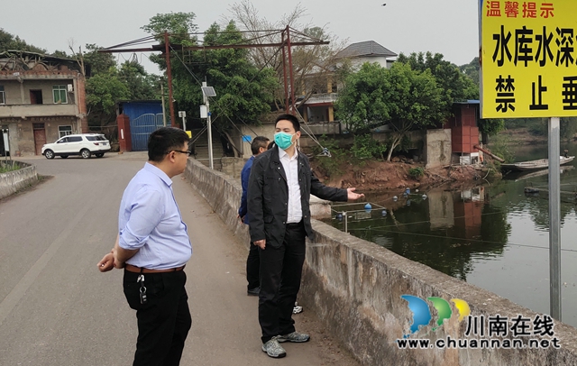 泸县潮河镇开展河长制巡查并督导河道垃圾大清理专项行动(图2) 泸县潮河镇开展河长制巡查并督导河道垃圾大清理专项行动(图2)