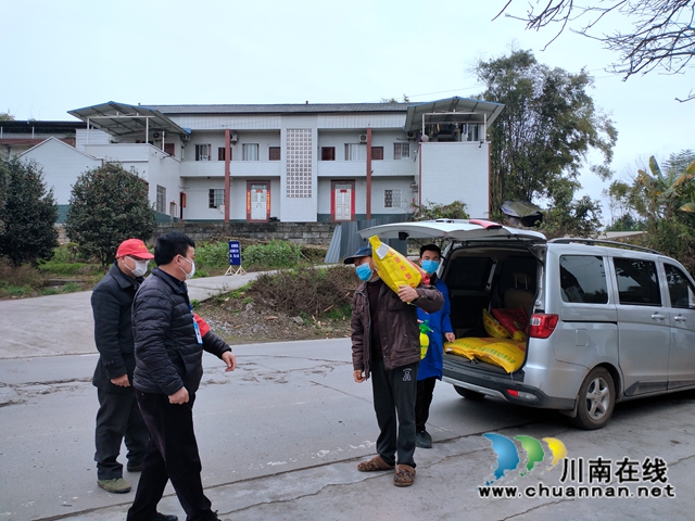 泸县云龙镇：插秧进行时，嫩绿换新颜　(图4)