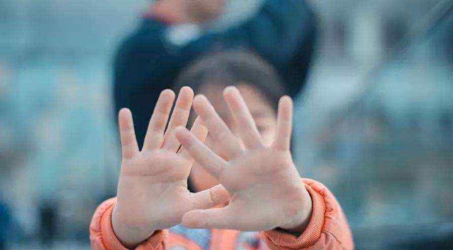 太恶心！富顺一教师猥亵多名儿童被撤销教师资格！获刑五年六个月！(图2)