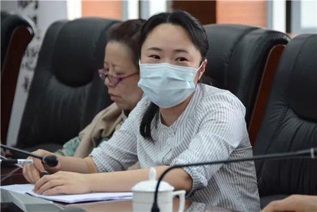 江阳法院“法官沙龙” 讨论学习新民事诉讼证据规定(图6)