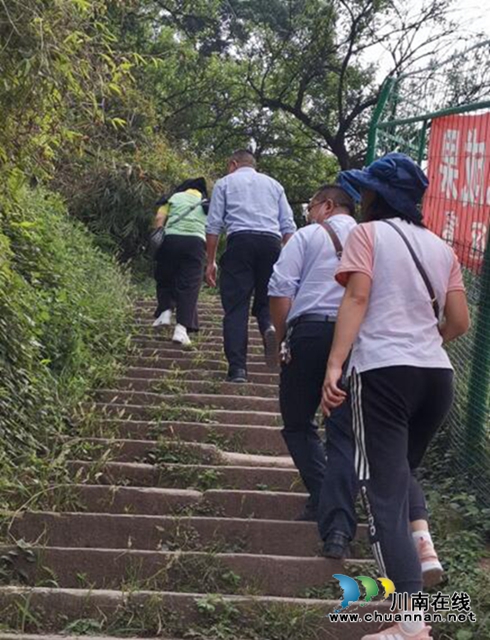纳溪区行政审批局工会组织员工开展徒步走活动(图2)