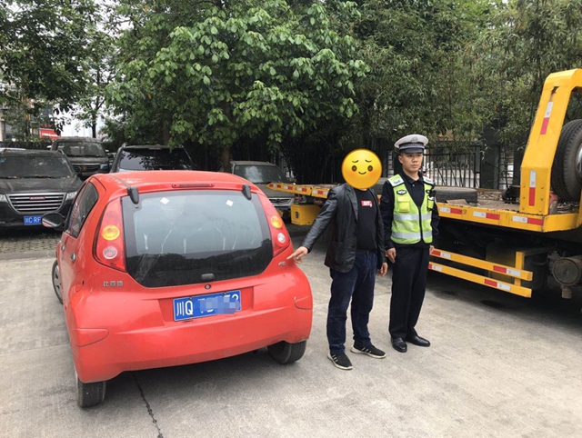 为了逃避违章处罚！宜宾一男子竟在网上买假车牌装上车