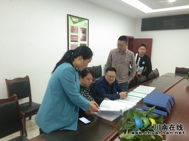 江阳区水务局副局长李进到茜草街道检查防汛工作(图2)