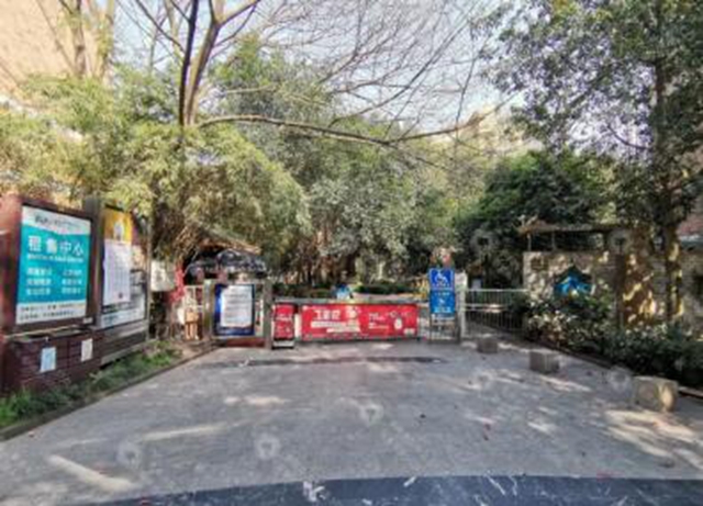 速度围观!龙马潭法院即将拍卖:奥迪轿车、成都写字楼loft、泸州住宅……(图16) 速度围观!龙马潭法院即将拍卖:奥迪轿车、成都写字楼loft、泸州住宅……(图16)