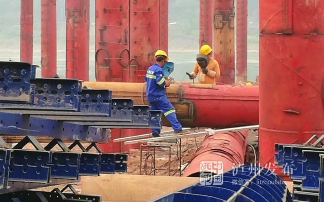 合江白沙长江大桥力争汛期前完成水下施工(图3) 合江白沙长江大桥力争汛期前完成水下施工(图3)