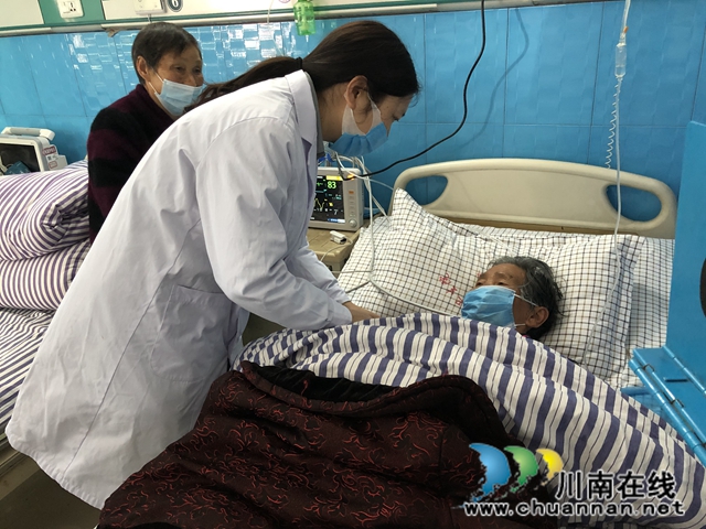 泸州市人民医院多学科专家到太伏镇举行义诊活动