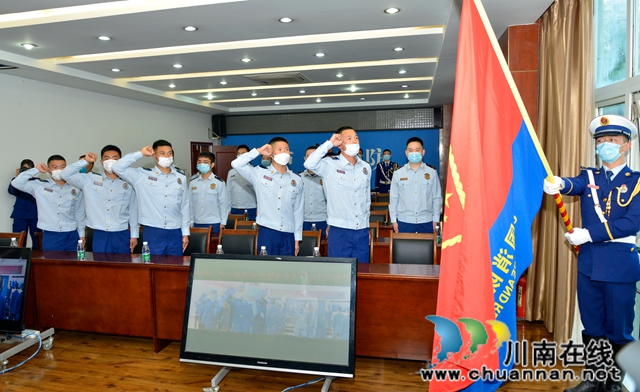 9人光荣入职！泸州首批公开招录消防员被授衔(图1)
