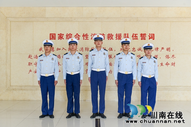 9人光荣入职!泸州首批公开招录消防员被授衔(图5) 9人光荣入职!泸州首批公开招录消防员被授衔(图5)