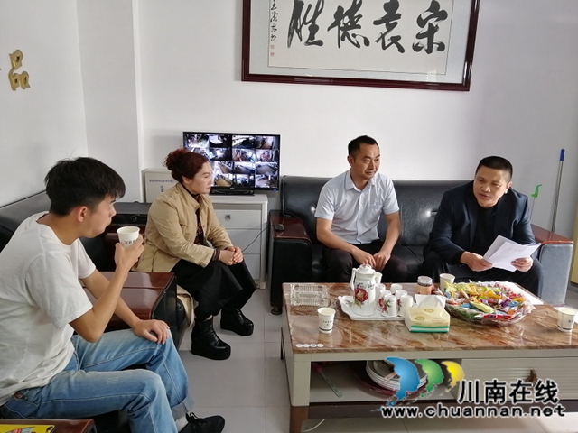 合江县总工会调研巾帼劳模创新工作室