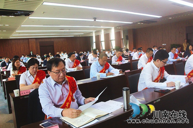 泸州国家高新区表彰一批企业和企业家(附名单)(图3) 泸州国家高新区表彰一批企业和企业家(附名单)(图3)