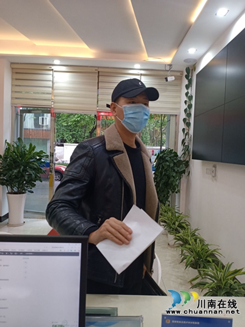 龙马潭区红星街道：退役战士退回慰问金“因为我是志愿者”(图1)