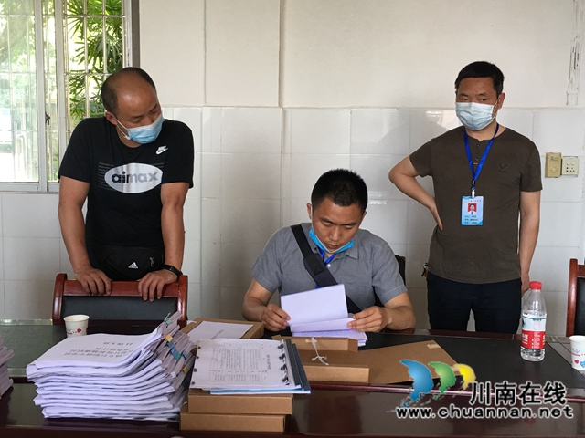 泸县县委政法委扫黑办到立石镇督导扫黑除恶暨控辍保学工作