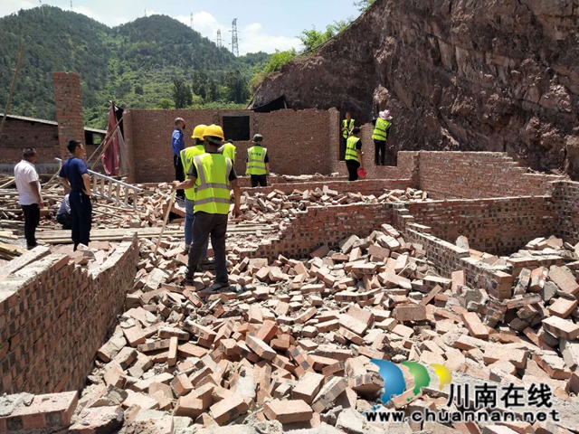 古蔺县综合行政执法局多举措保障“五一”期间市容环境(图4)